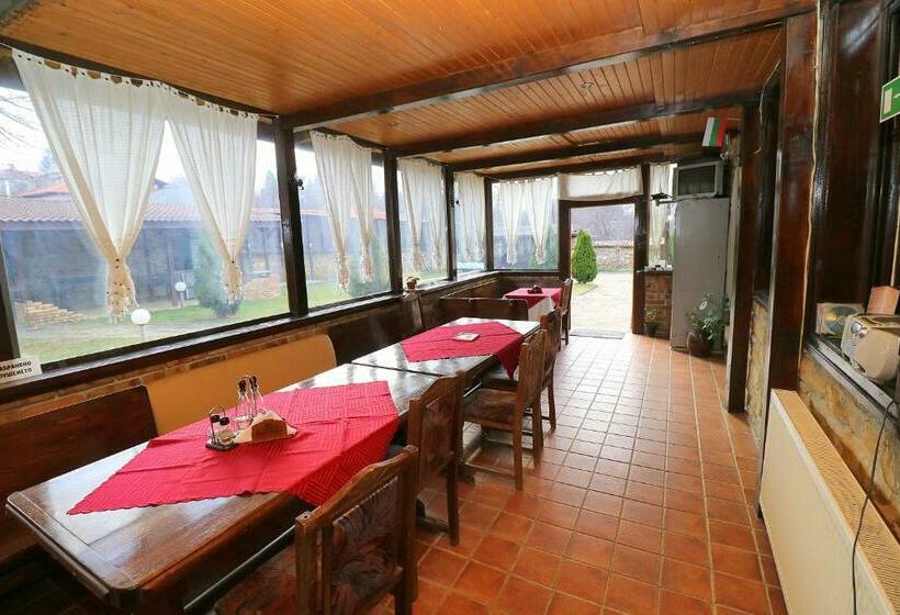 پانسیون Toncho S Guest House For 16 Guests