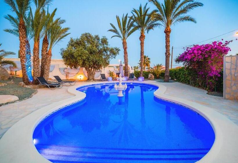 مبيت وإفطار Casa Almendros