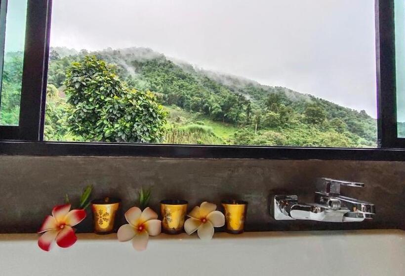 هتل บ้านภูคำฟ้า ดอยปู่ไข่ Baan Phu Kham Fah
