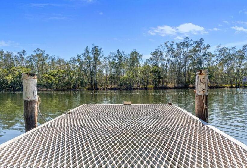 אתר נופש Calm Waters Waterfront Cottages