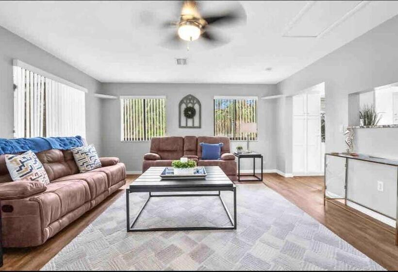 Saltwaterpool  Gameroom  Tropical Sunsets   Kayaks   Fishing