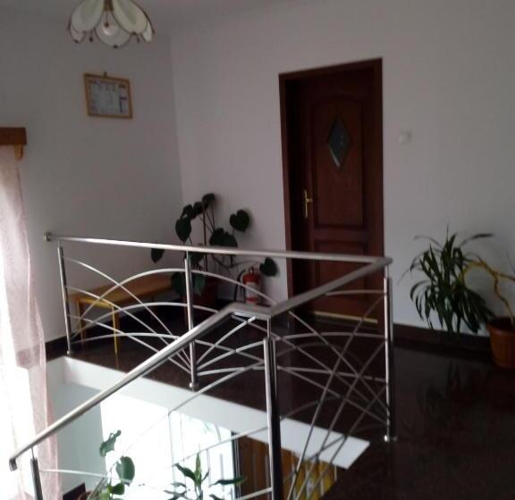 تختخواب و صبحانه Ibolya Imola