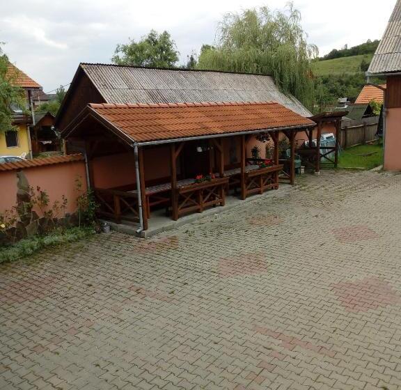 تختخواب و صبحانه Ibolya Imola