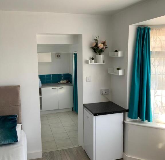 تختخواب و صبحانه Stanwell Stansted Airport