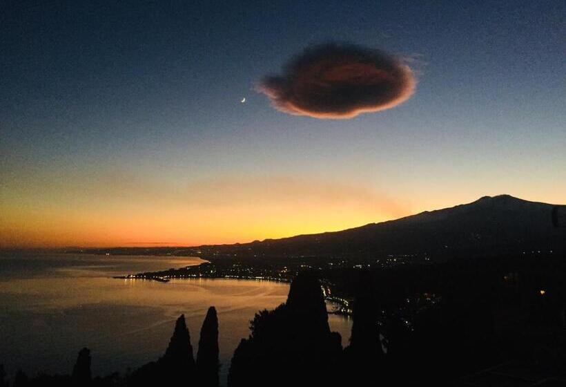 تختخواب و صبحانه Chiaro Di Luna