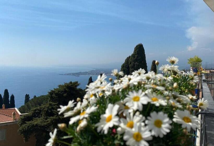 تختخواب و صبحانه Chiaro Di Luna