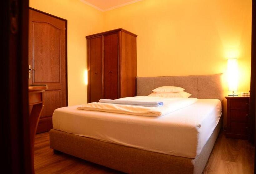 Bed and Breakfast Szilvia Panzió Gyomaendrőd