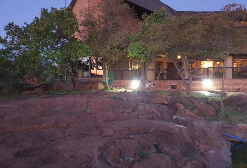 فندق Tholo Private Game Lodge