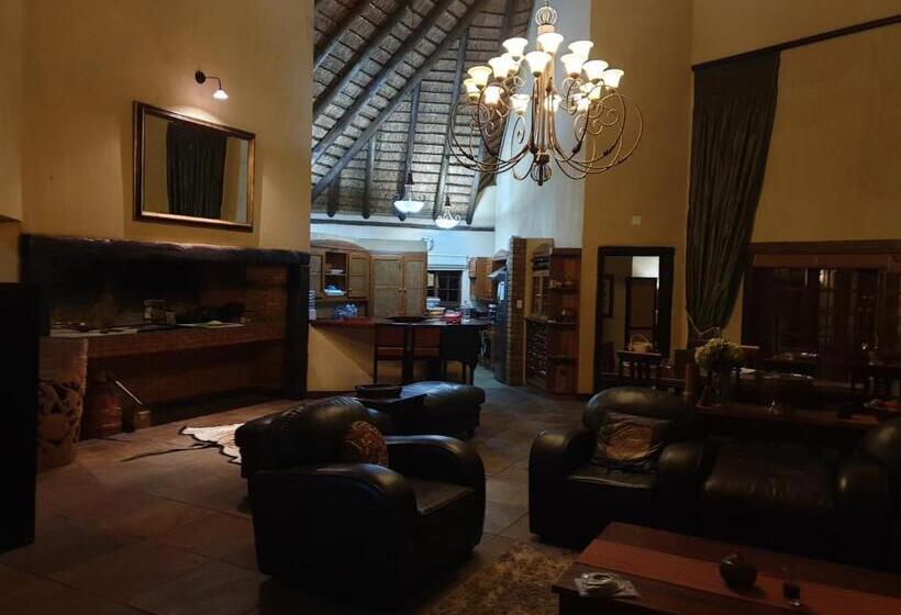 فندق Tholo Private Game Lodge