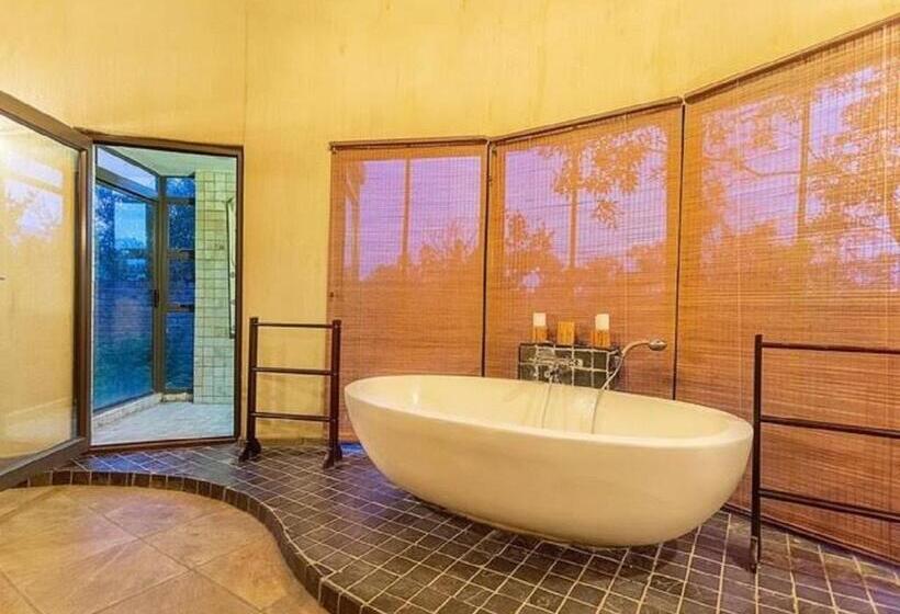 فندق Tholo Private Game Lodge