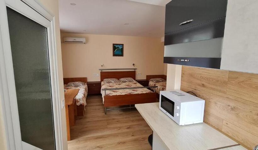 پانسیون Fema Guest House