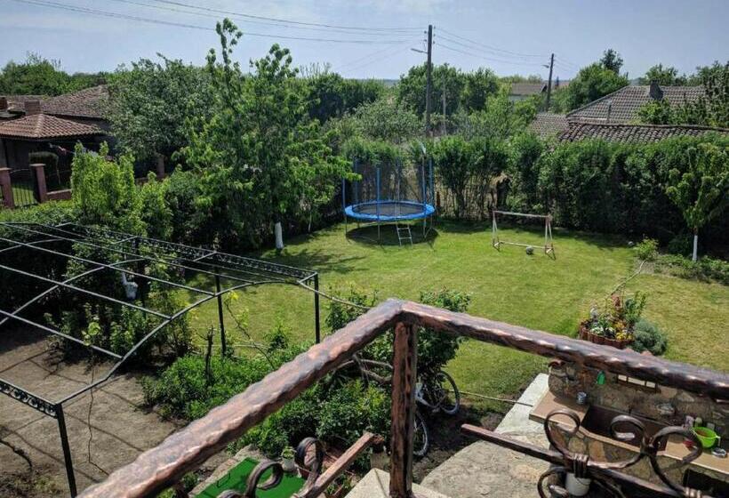 پانسیون Guest House Ezerets
