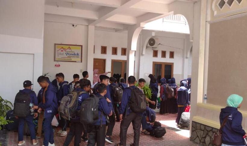 پانسیون Pondok Simpang Tiga