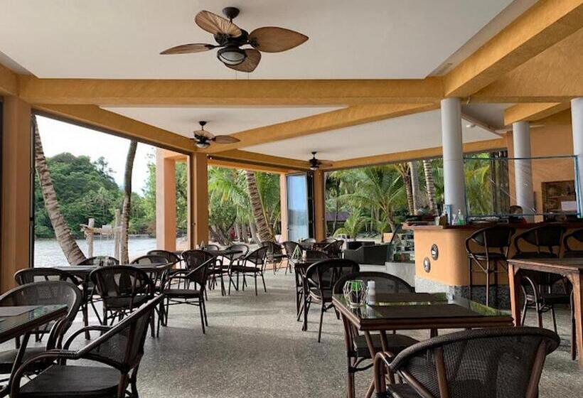 استراحتگاه Siam Royal Bay Beach Villa And Beachfront Apartments