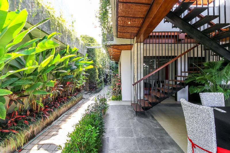 Aleesha Villas And Suites