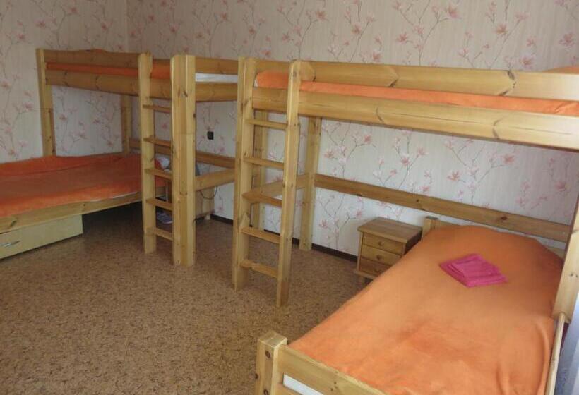 هاستل Dzīvokļi Dunikas Ielā 1