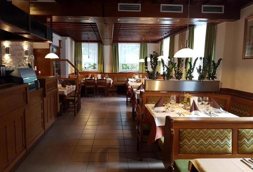 ユースホステル Gasthof Restaurant Steirereck N