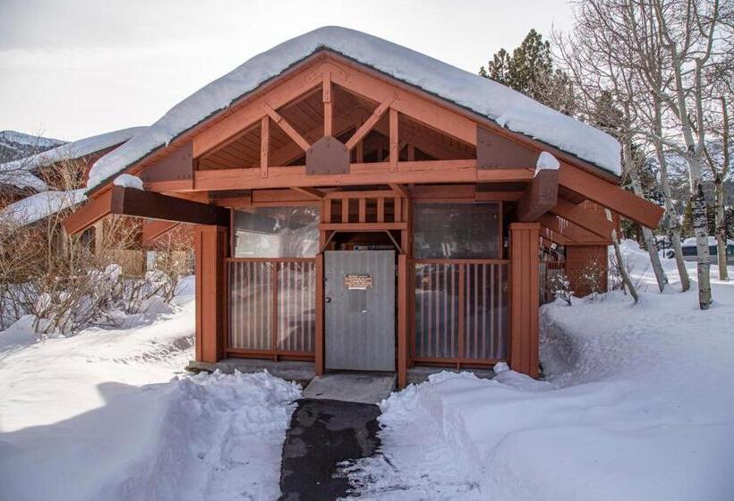 389   Romantic Snowcreek Retreat Near Creek