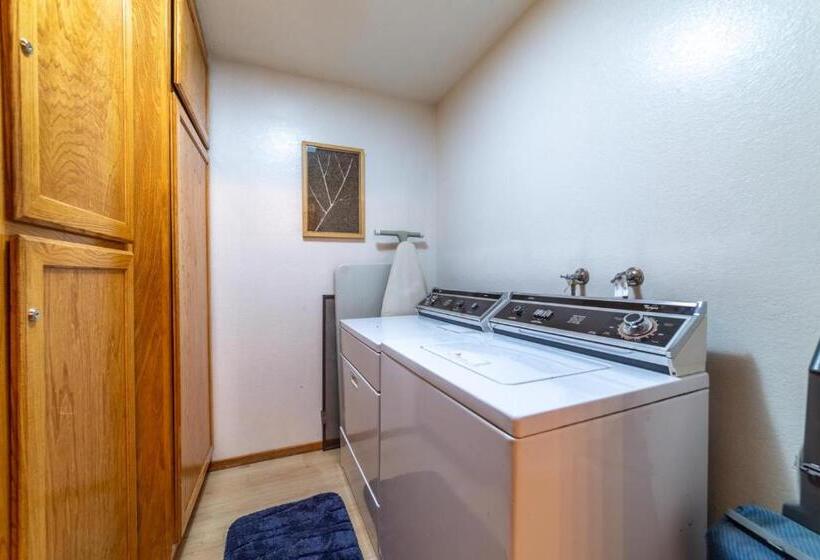 477 Spacious 3 Bed Loft   Balcony Laundry Spa Sauna   Walk To Shuttle