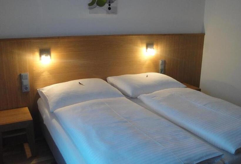 مبيت وإفطار Pension Dorfplatzl