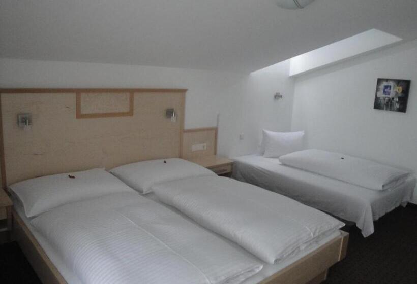 مبيت وإفطار Pension Dorfplatzl