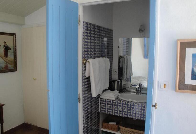 Le Buzet Bleu Bed & Breakfast