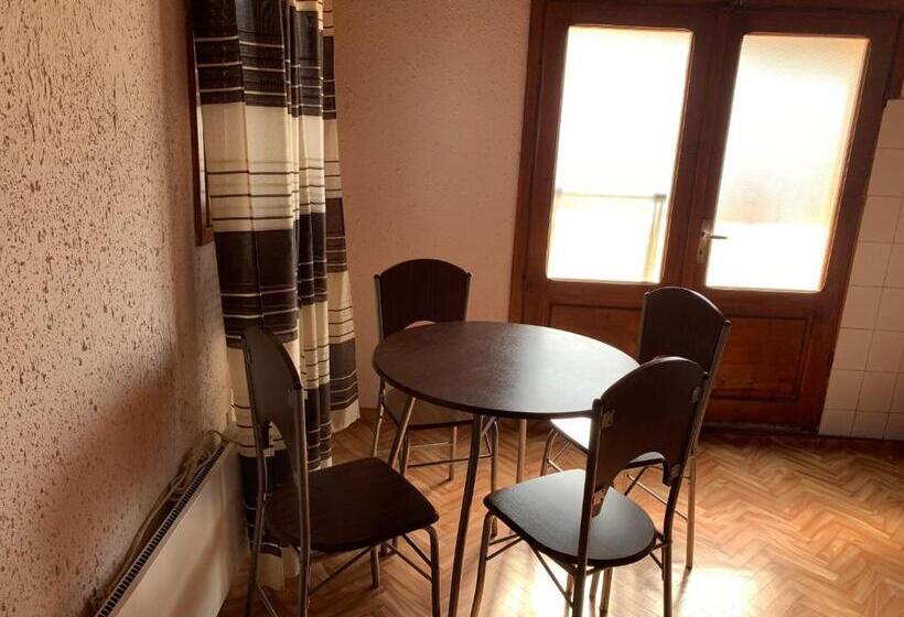پانسیون Guest Rooms Donovi