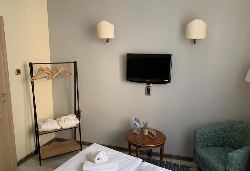 پانسیون Guest Rooms Donovi