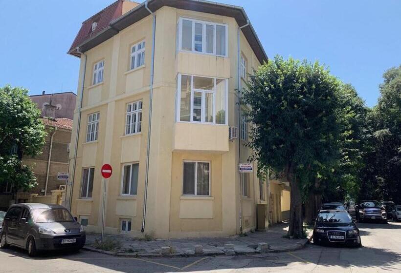 پانسیون Guest Rooms Donovi