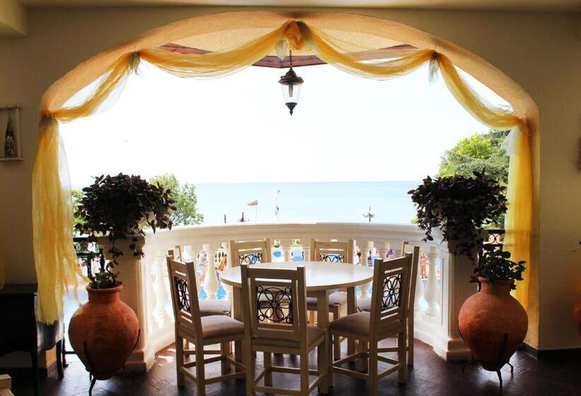 استراحتگاه Atrium Beach Hotel   All Inclusive