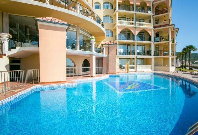 استراحتگاه Atrium Beach Hotel   All Inclusive