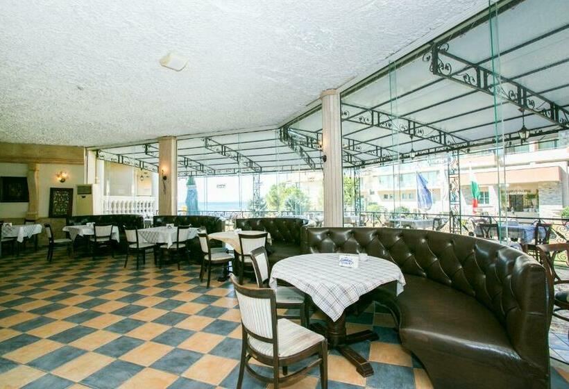 استراحتگاه Atrium Beach Hotel   All Inclusive