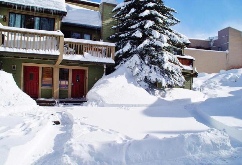 264   Beautiful Spacious Pet Friendly Townhome