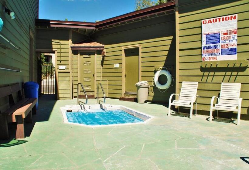 264   Beautiful Spacious Pet Friendly Townhome