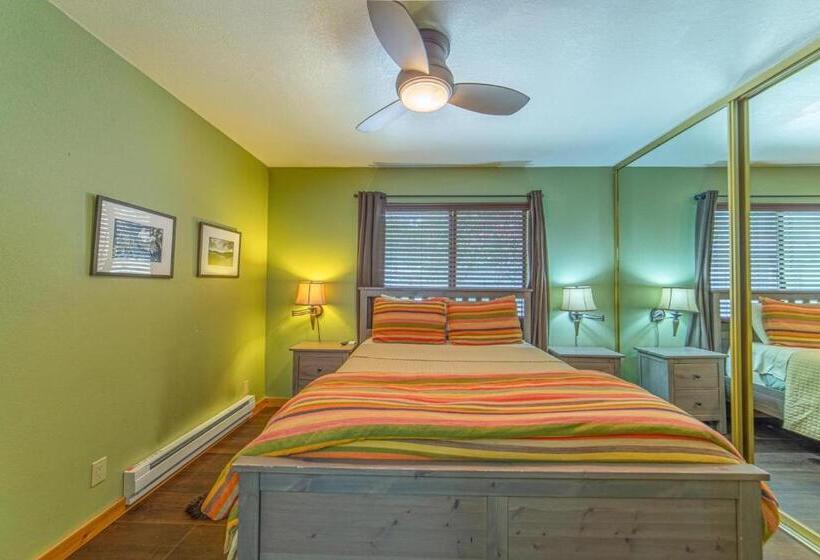 264   Beautiful Spacious Pet Friendly Townhome