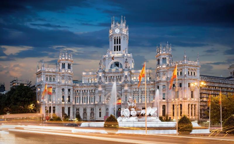 تختخواب و صبحانه La Reina De Gran Via   Parking Tph