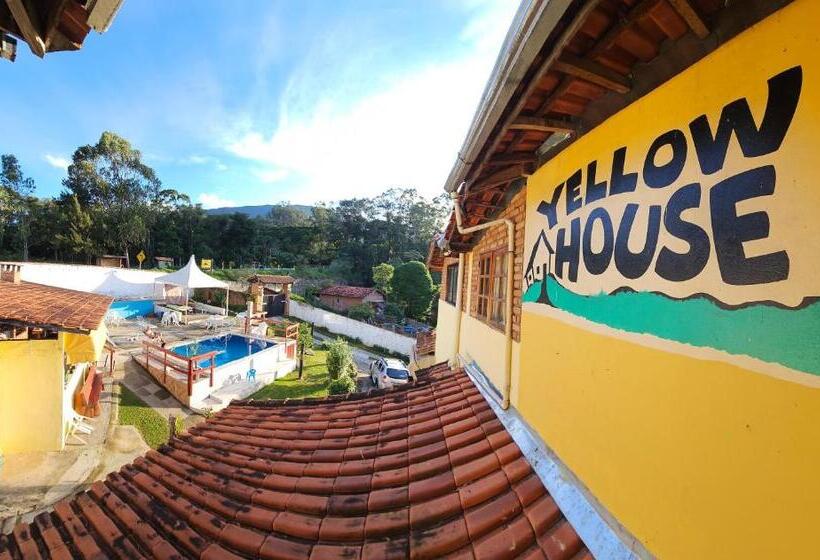 Hostel Yellow House Mg