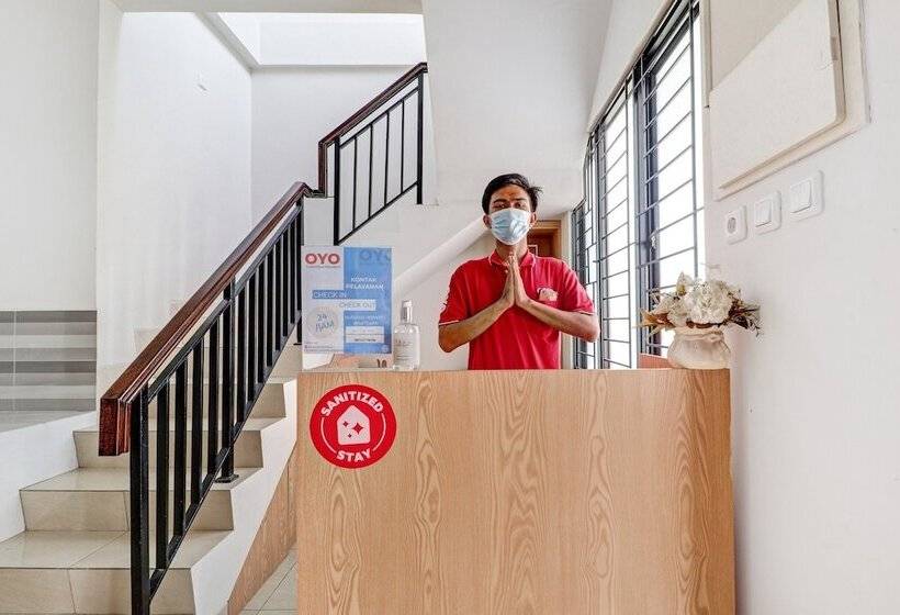 هتل Oyo 90688 Marta Residence