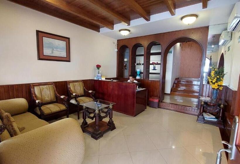 هتل Voyager Manta