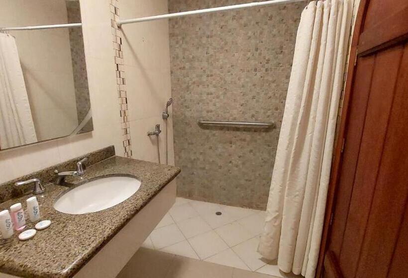 هتل Voyager Manta