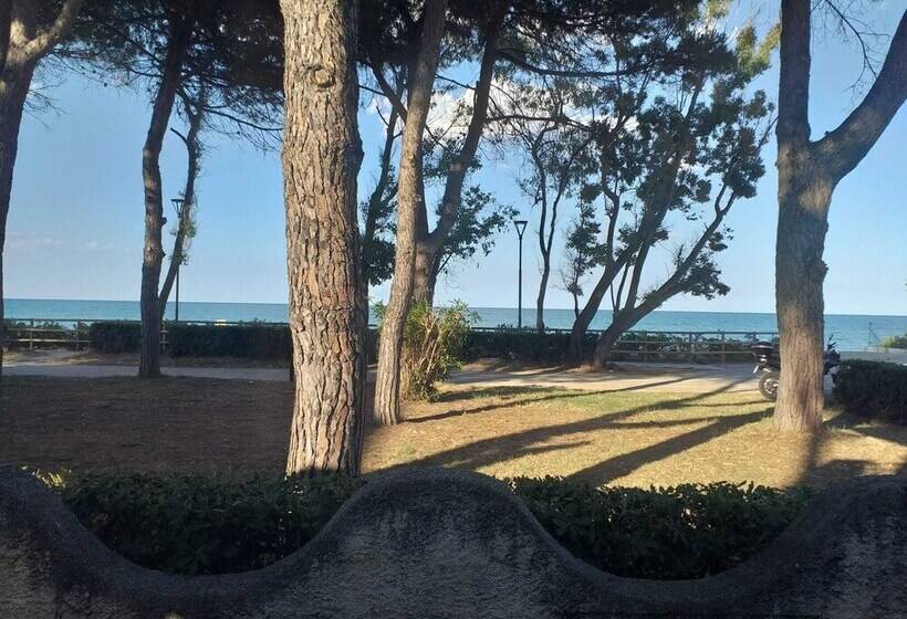 بنسيون Room In Bb   Quadruple Room In Pineto   Sea View