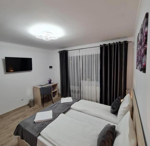 פנסיון Splendid House
