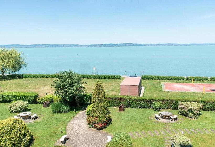 Balaton Lakeside Residence