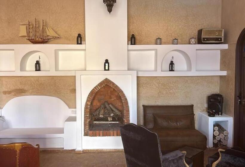 تختخواب و صبحانه Dar Yanis