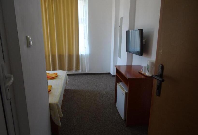 פנסיון Dobrevi Guest House