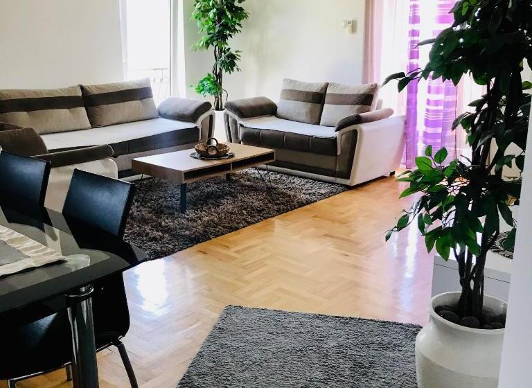 City View & Pool Apartment