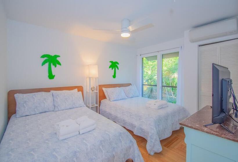 860 Sabal Ct