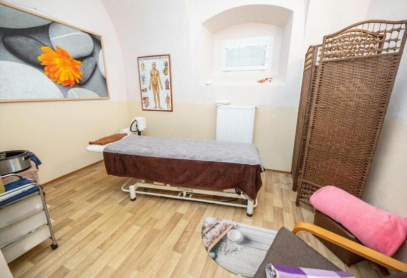 Отель Lovecký Zámeček