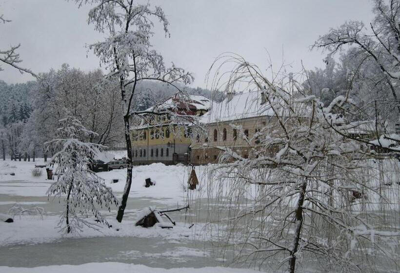 Отель Lovecký Zámeček