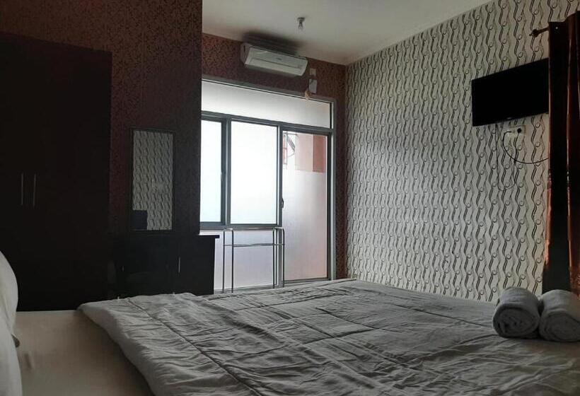 هتل Reddoorz Syariah At Jalan Pramuka